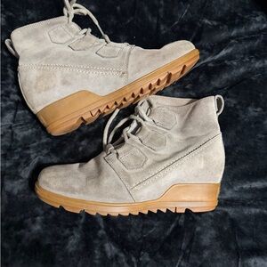 Women's Grey and Brown Lace-Up Ankle Boots